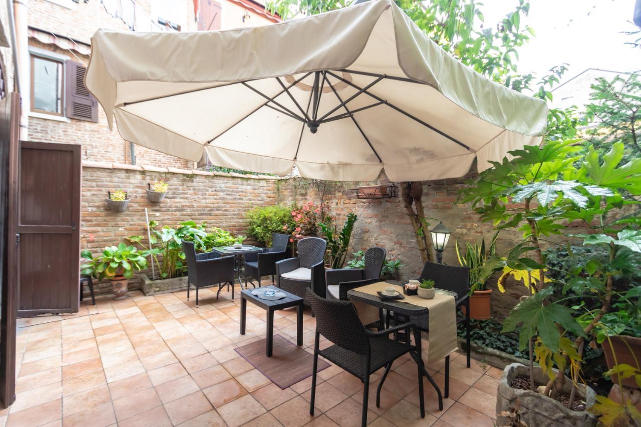 B&B Le Campane แฟร์รารา ภายนอก รูปภาพ